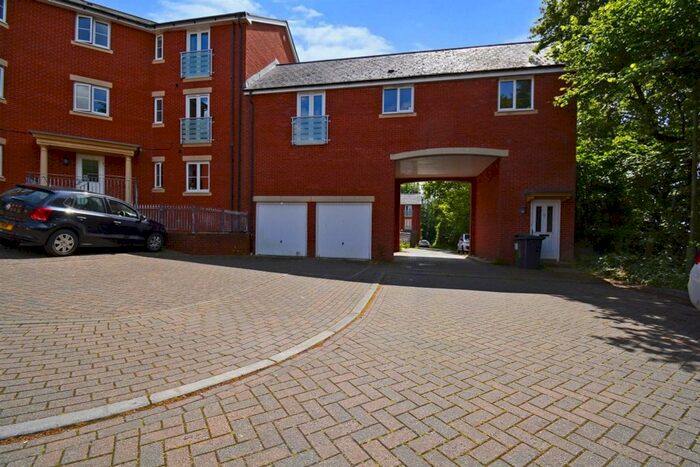 2 Bedroom Flat To Rent In Bathern Road, Exeter, EX2