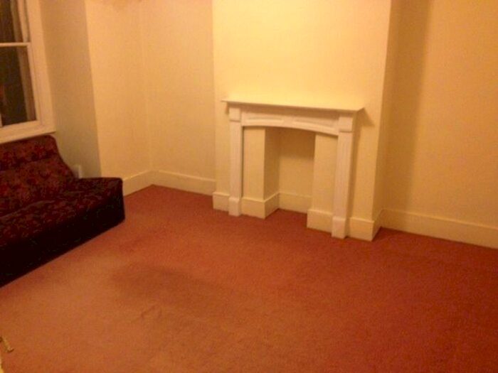 2 Bedroom Flat To Rent In Crealock Street, London, SW18