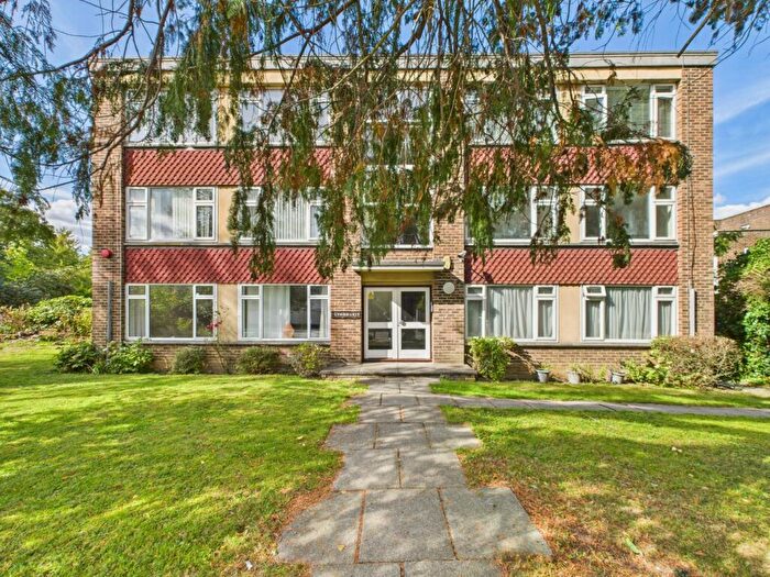1 Bedroom Flat For Sale In Willow Grove, Chislehurst, Kent, BR7