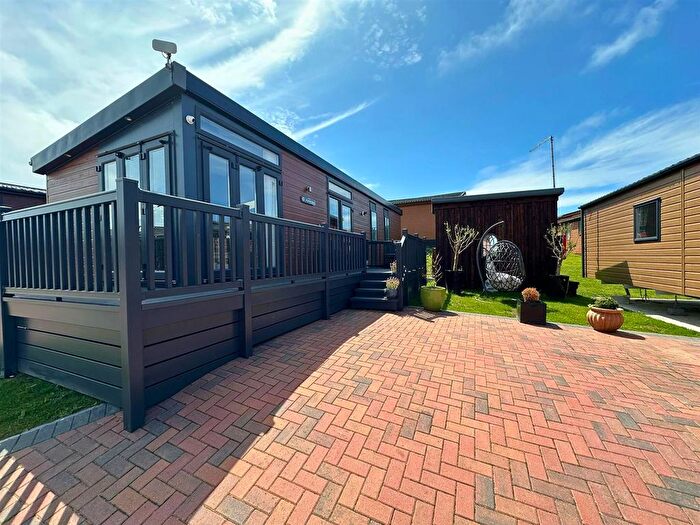2 Bedroom Mobile/park Home For Sale In Ilfracombe, EX34