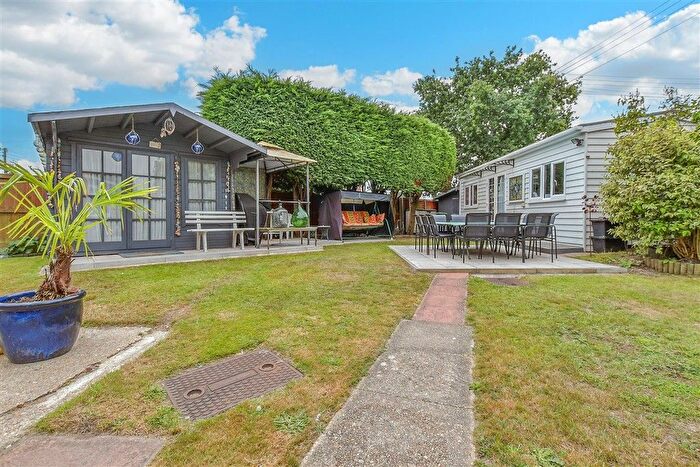 5 Bedroom Bungalow For Sale In St. Mary's Road, New Romney, Kent, TN28