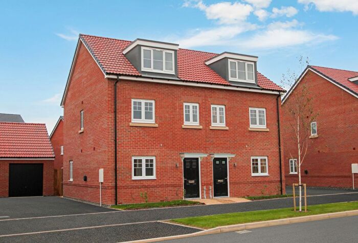 3 Bedroom Semi-Detached House For Sale In Wootton Grange Way, South Wootton, King's Lynn, PE30