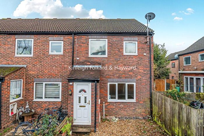 3 Bedroom House To Rent In Shipwright Road, Surrey Quays, London, SE16