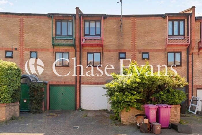 4 Bedroom Terraced House For Sale In Caledonian Wharf, Isle Of Dogs, London, E14