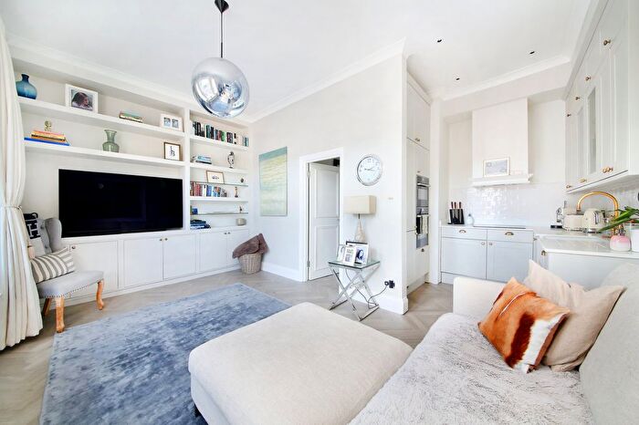 1 Bedroom Flat To Rent In St. John's Hill, Clapham Junction, SW11