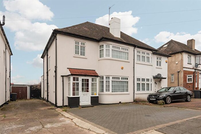 3 Bedroom House To Rent In Chase Way, London, N14