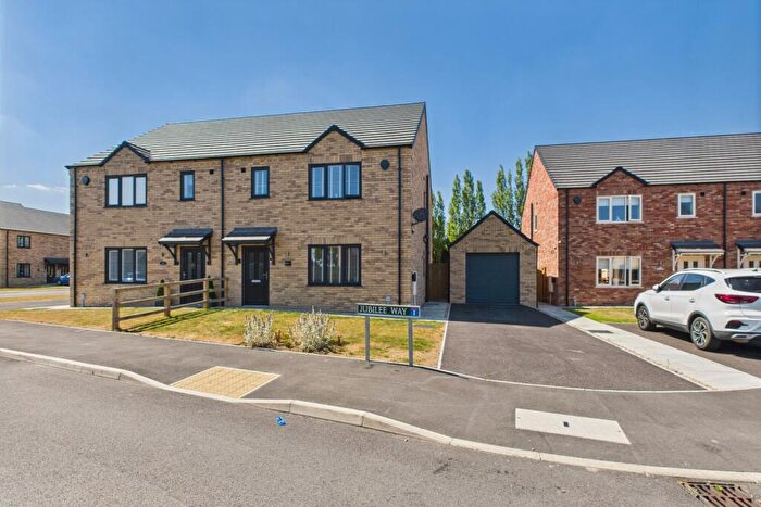3 Bedroom Semi Detached House For Sale In Jubilee Way, Spalding, Lincolnshire, PE11