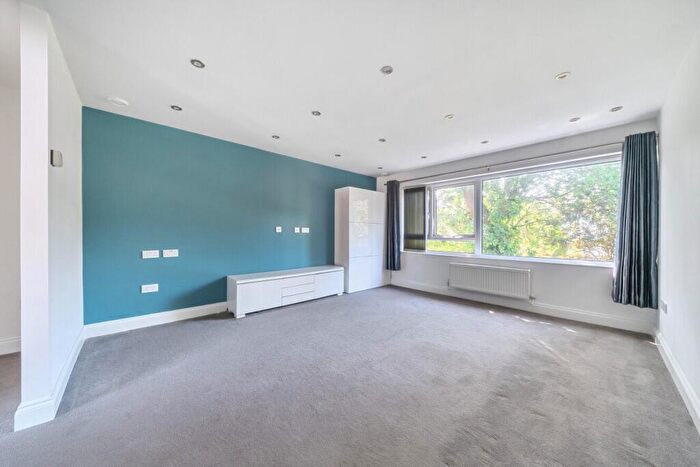2 Bedroom Maisonette For Sale In Stanstead Close, Bromley, BR2