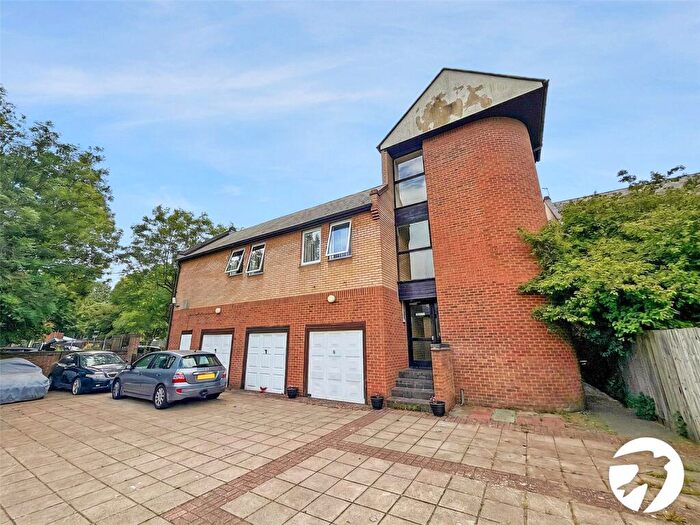 2 Bedroom Flat To Rent In Watersmeet Way, Thamesmead, SE28
