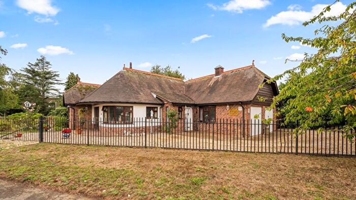 4 Bedroom Detached Bungalow For Sale In Station Road, Long Sutton, PE12