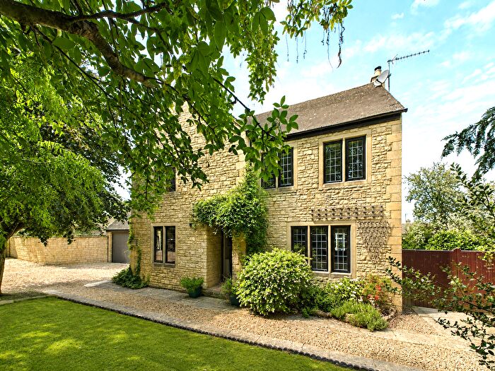 4 Bedroom Detached House For Sale In Sinnels Field, Shipton-Under-Wychwood, OX7