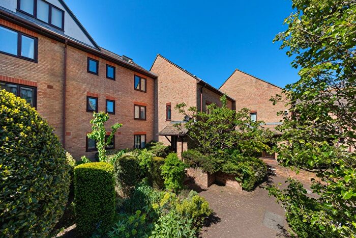 4 Bedroom End Of Terrace House For Sale In Ranelagh Gardens, London, SW6