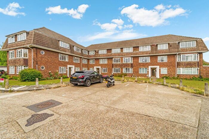 2 Bedroom Apartment To Rent In Goodwood Close, Morden, SM4