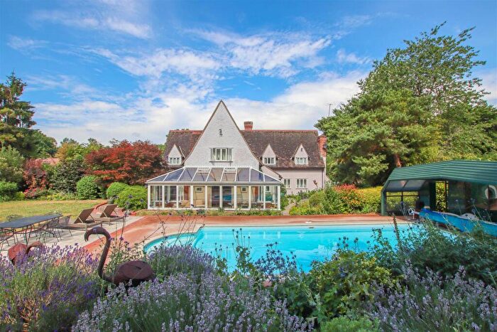 5 Bedroom Detached House For Sale In Broadoak End, Hertford, SG14