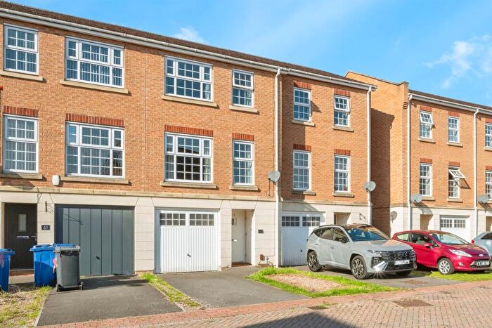 3 Bedroom Town House For Sale In Harris Road, Armthorpe, Doncaster, DN3