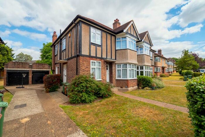 2 Bedroom Maisonette To Rent In Grove Avenue, Sutton, Surrey, SM1
