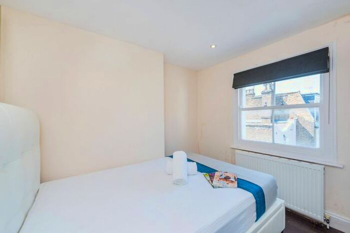 1 Bedroom Flat To Rent In North End Road, Barons Court, London, W14