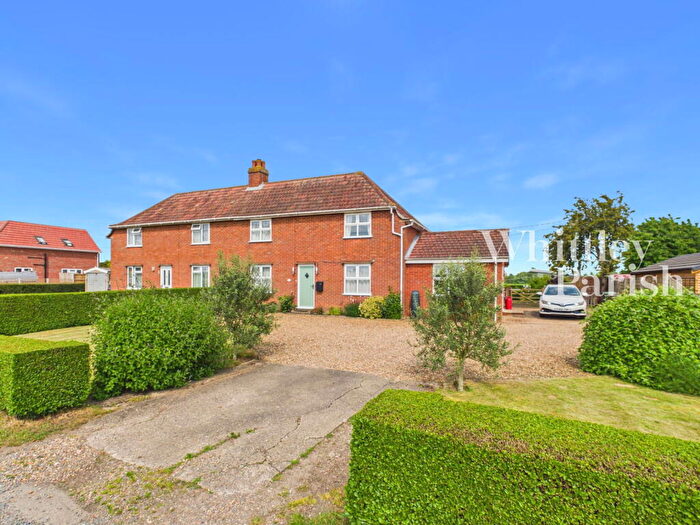 3 Bedroom Semi-Detached House For Sale In Colegate End Road, Pulham Market, IP21