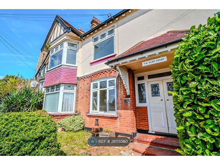 3 Bedroom Flat To Rent In Cliff Gardens, Leigh-On-Sea, SS9