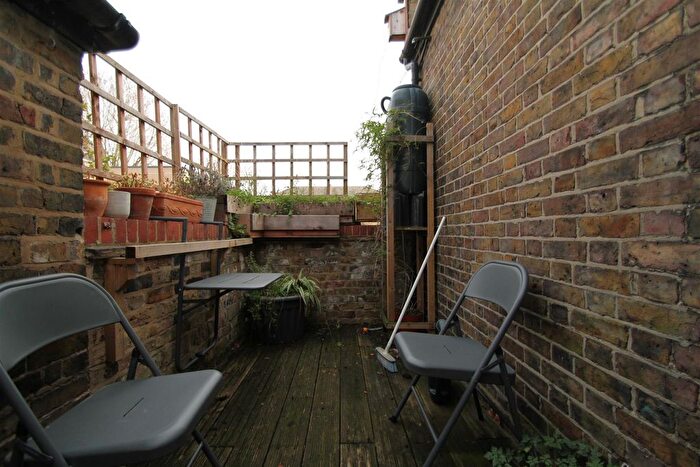 1 Bedroom Flat To Rent In Wellington Way, London, E3