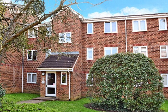 1 Bedroom Flat For Sale In Percy Gardens, Worcester Park, KT4