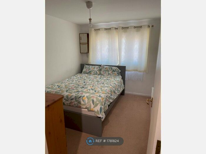 2 Bedroom Flat To Rent In Garrett Close, London, W3