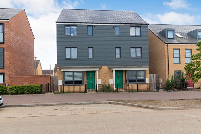 4 Bedroom Semi Detached House For Sale In Fen Street, Brooklands, Milton Keynes, Buckinghamshire, MK10