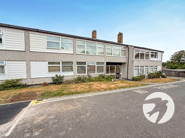 2 Bedroom Flat For Sale In Cedar Mount, Mottingham Lane, London, SE9