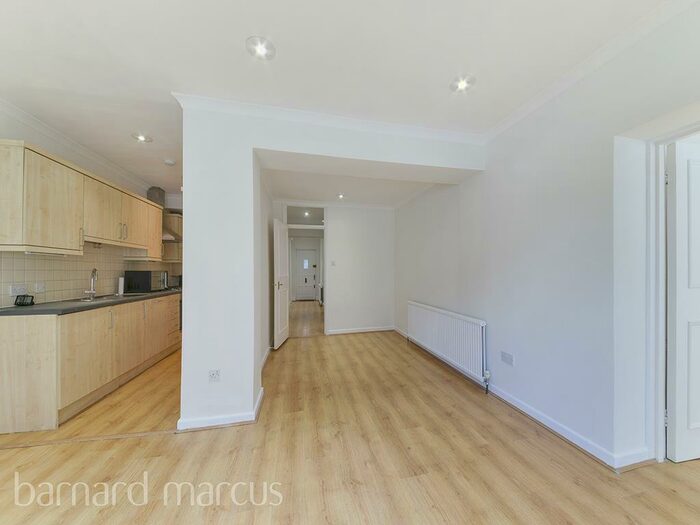 2 Bedroom Flat To Rent In Great North Road, Highgate, N6