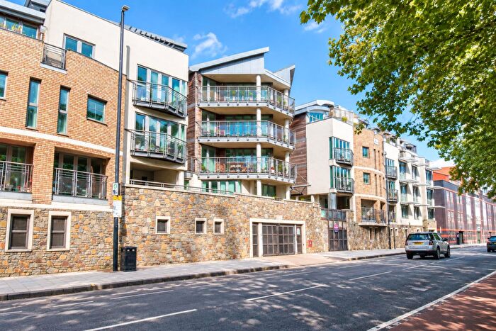 1 Bedroom Flat For Sale In Sought After Development On Hotwell Road, Bristol Harbourside, BS8