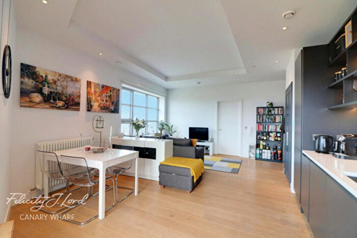 2 Bedroom Apartment To Rent In Kent Building, London City Island, London, E14