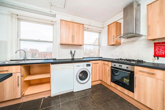 5 Bedroom Flat To Rent In Commercial Road, Whitechapel, E1