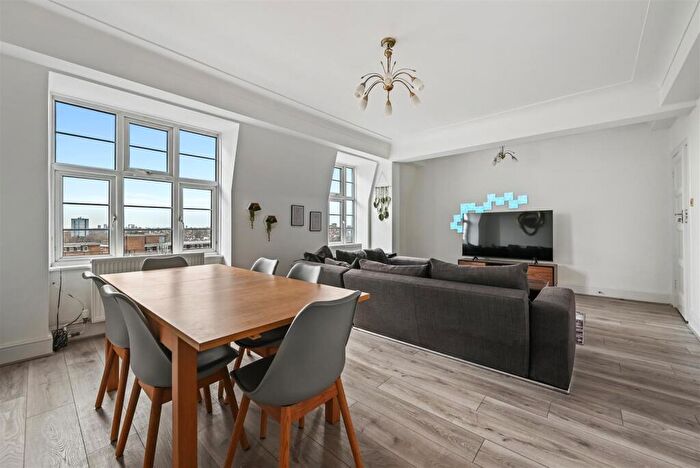 2 Bedroom Apartment For Sale In College Crescent, London, NW3