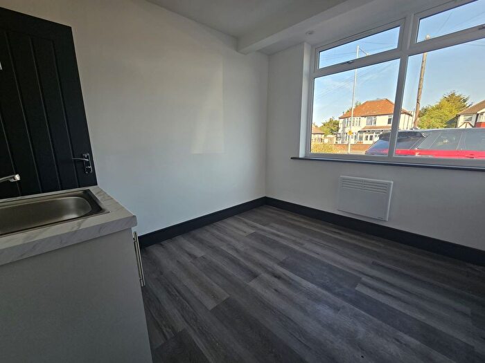 6 Bedroom Semi-Detached House To Rent In Shepiston Lane, Hayes, UB3