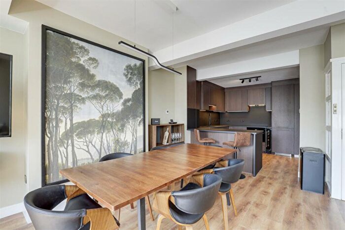 2 Bedroom Town House To Rent In The Mews, Cliff Road, The Lace Market, Nottingham, NG1