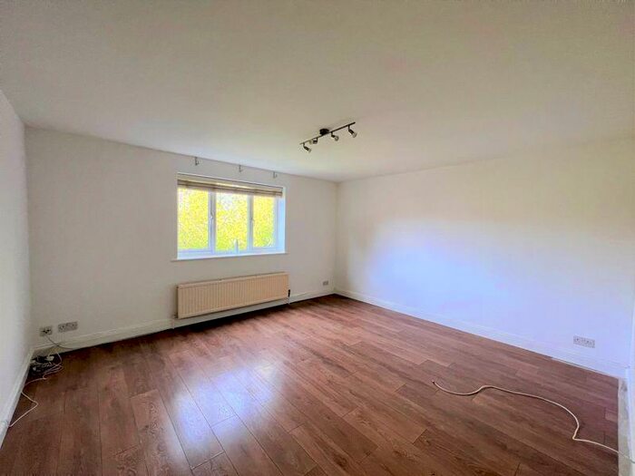 2 Bedroom Apartment To Rent In Leicester Road, Barnet, EN5