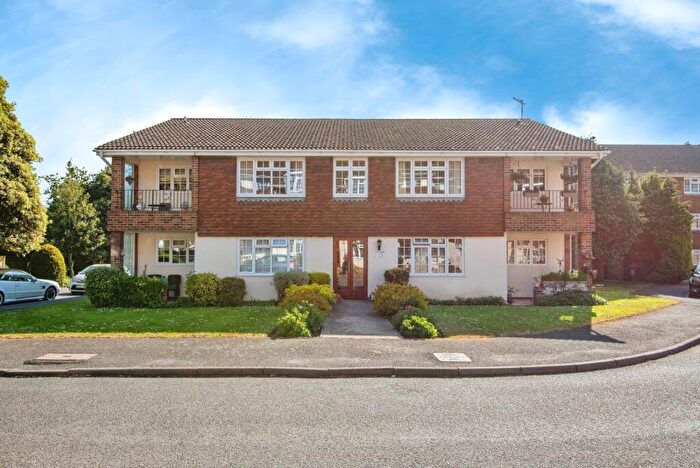 2 Bedroom Flat For Sale In Lamorna Grove, Worthing, West Sussex, BN14