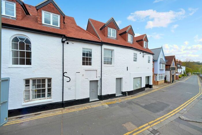 2 Bedroom Flat To Rent In Great George Street, Godalming, GU7