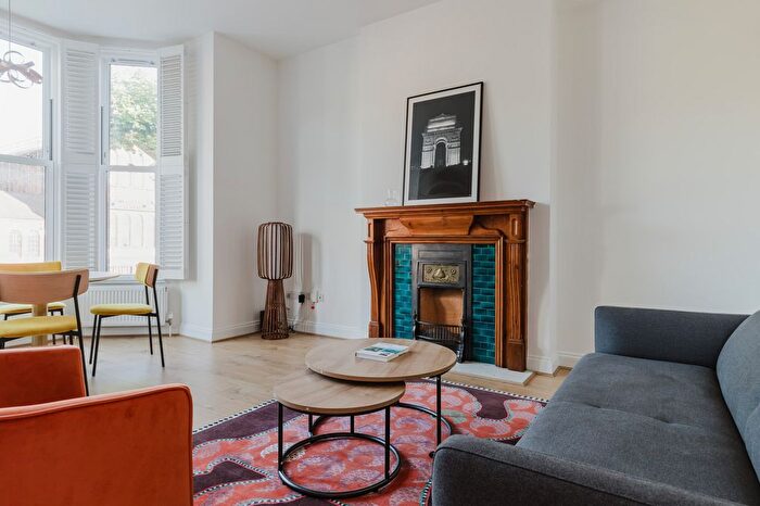 2 Bedroom Flat To Rent In Queens Park, London, NW6