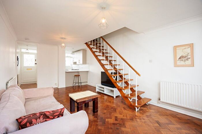2 Bedroom Flat For Sale In Heath Royal, Putney Heath Lane, SW15