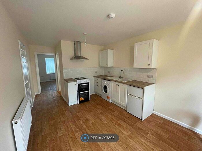Studio To Rent In Holm Close, Ringwood, BH24