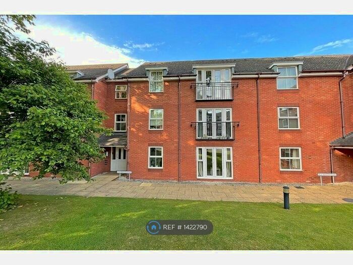 2 Bedroom Flat To Rent In Romani Close, Warwick, CV34