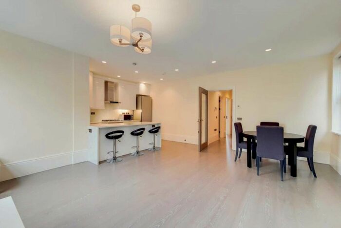 2 Bedroom Flat To Rent In The Grove, London, W5