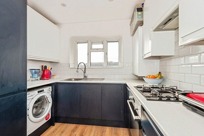 2 Bedroom Flat For Sale In Mansfield Drive, Merstham, Redhill, Surrey, RH1