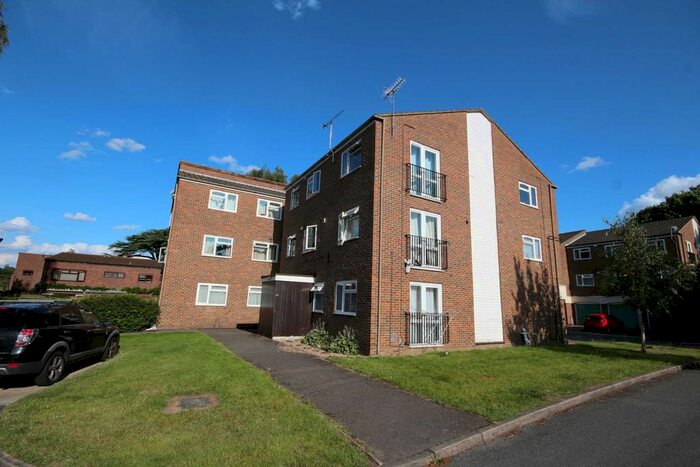 2 Bedroom Flat To Rent In Liscombe, Birch Hill, RG12