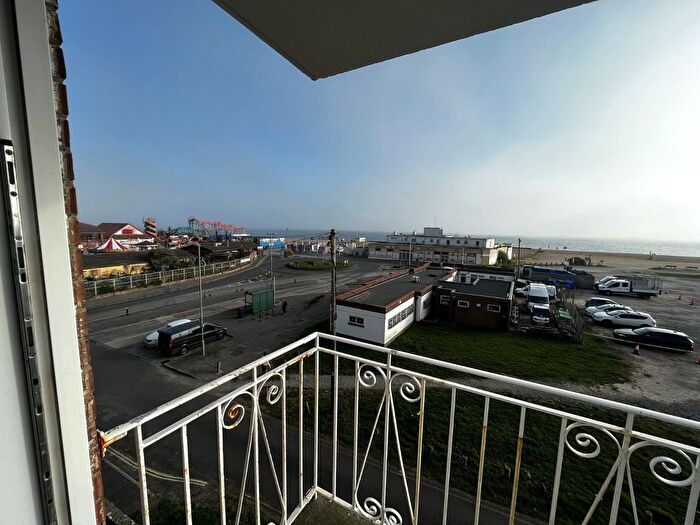 2 Bedroom Flat To Rent In Sea Front, Hayling Island, Hampshire, PO11