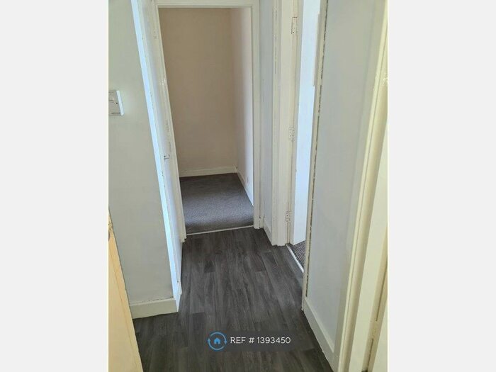 2 Bedroom Flat To Rent In South Parade, Pensarn, Abergele, LL22