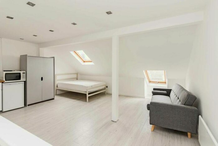 Studio To Rent In Princes Avenue, Finchley, N3