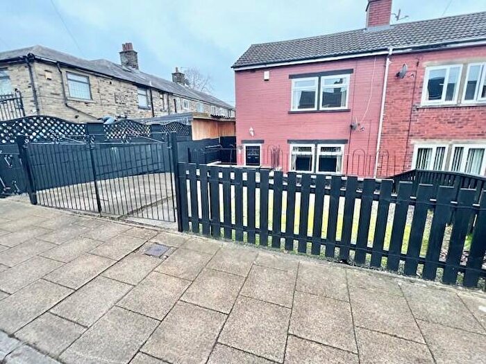 2 Bedroom House To Rent In Rugby Terrace, Halifax, HX3