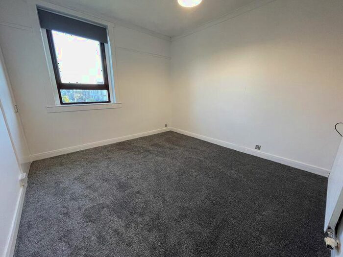 3 Bedroom Flat To Rent In Broomyknowe Drive, Deans, Livingston, EH54